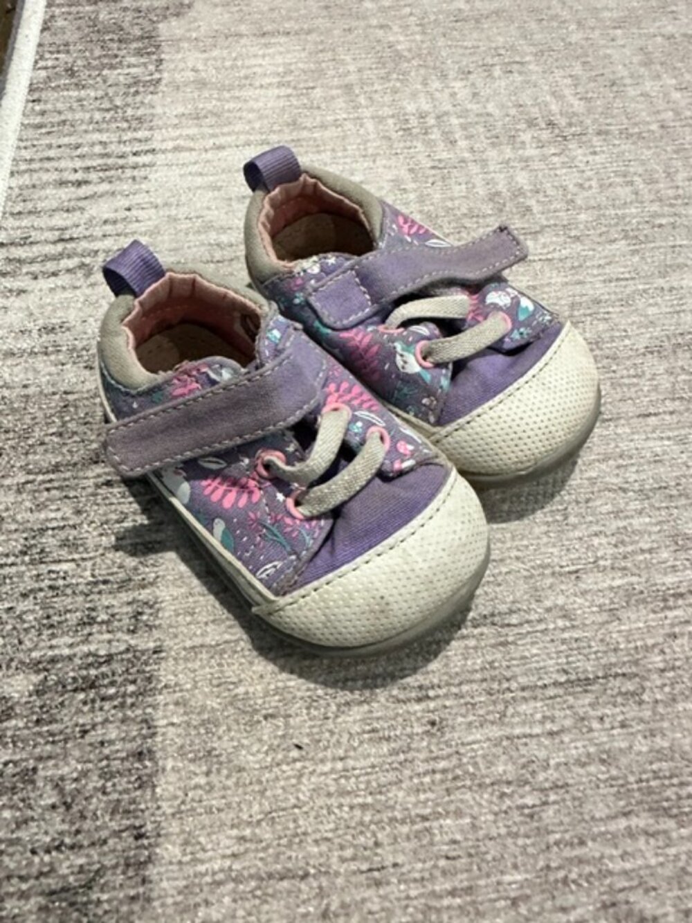 See Kai run first walking shoes size 4